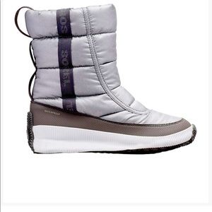 Sorel silver puff boots